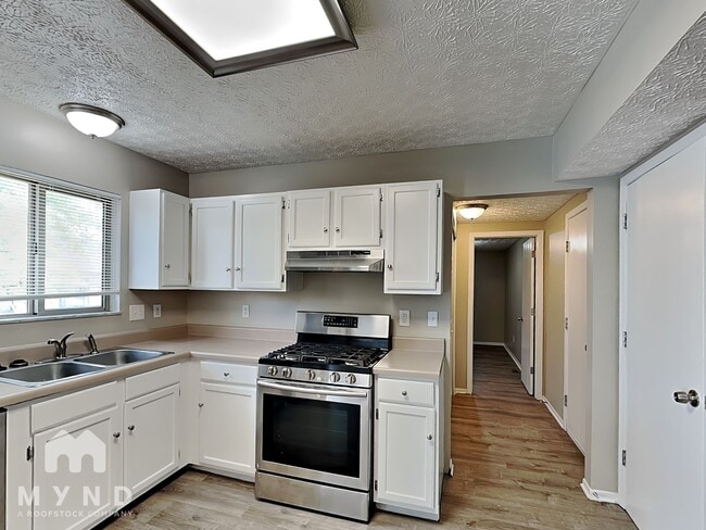 Building Photo - 888 Riggsby Rd