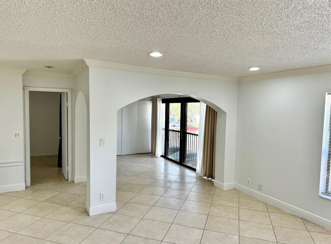 Building Photo - 3939 Carambola Cir N