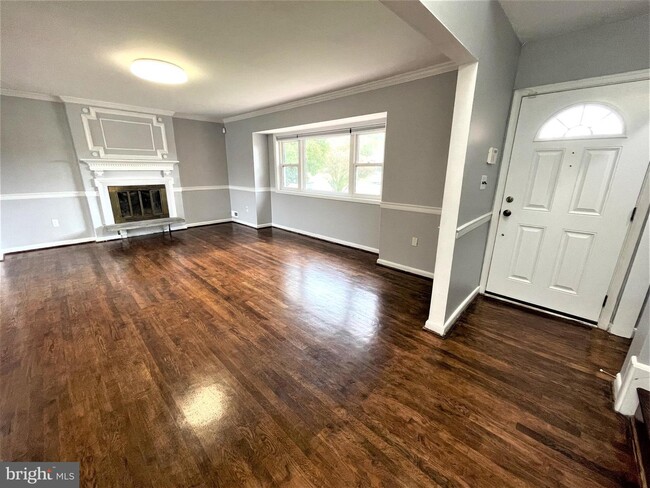 Building Photo - 5808 Flaxton Pl