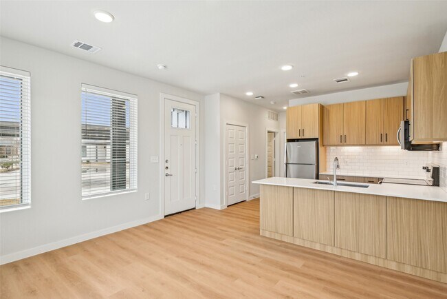 Foto del edificio - 3651 S Custer Rd