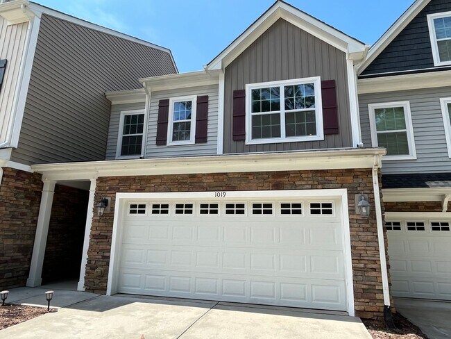 Building Photo - Exceptional 4BD, 2.5BA Cary Townhome with 2-Car Garage, Bonus 2nd Floor Living Space, and Private...