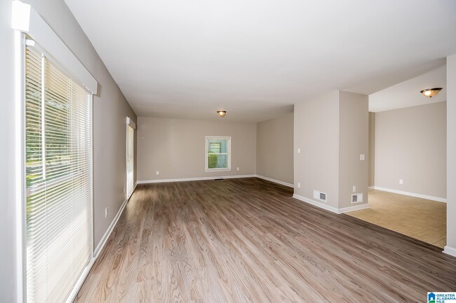 Building Photo - 1112 Kawanda Ln