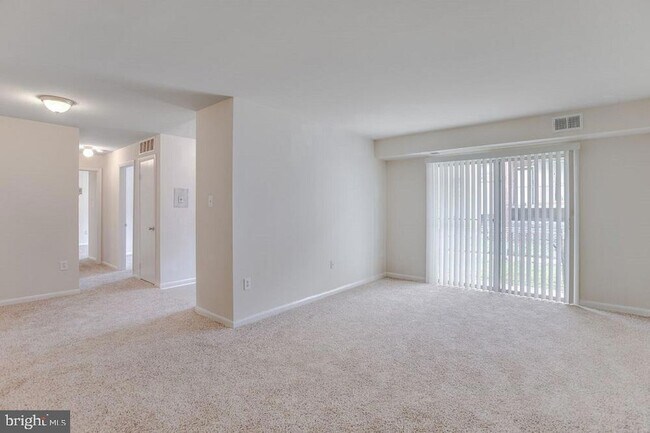 Foto del edificio - 229 43rd Rd NE