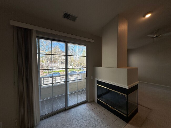 Building Photo - 2 Bedroom, 2 Bathroom Townhouse with Attached Garage and Washer/Dryer Hookups!