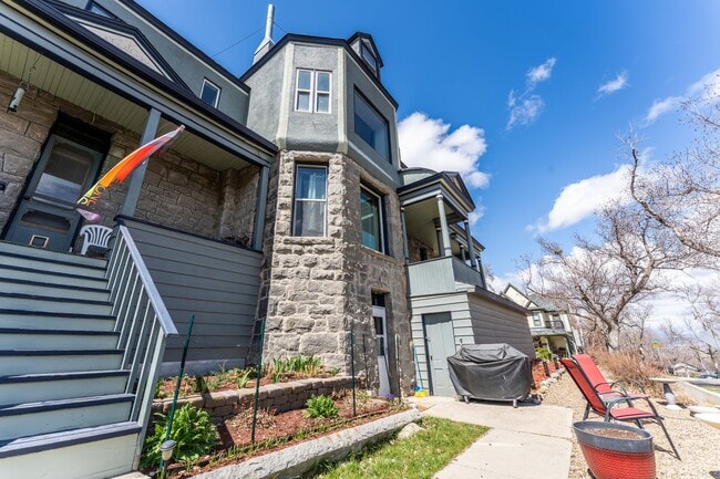 Building Photo - 801 Holter St