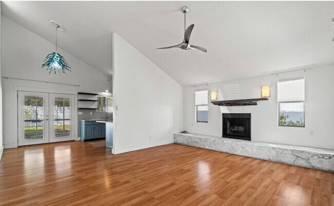 Building Photo - 421 Oleander Cir