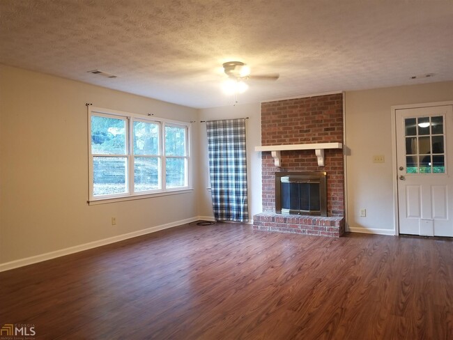 Building Photo - 110 Sycamore Ct