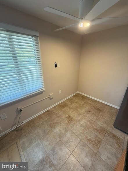 Building Photo - 250 Tanglewood Ln