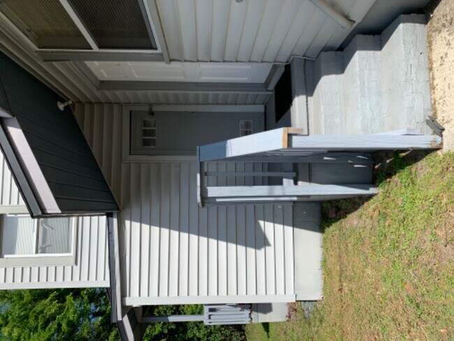 Foto del edificio - 2243 Gilmore St