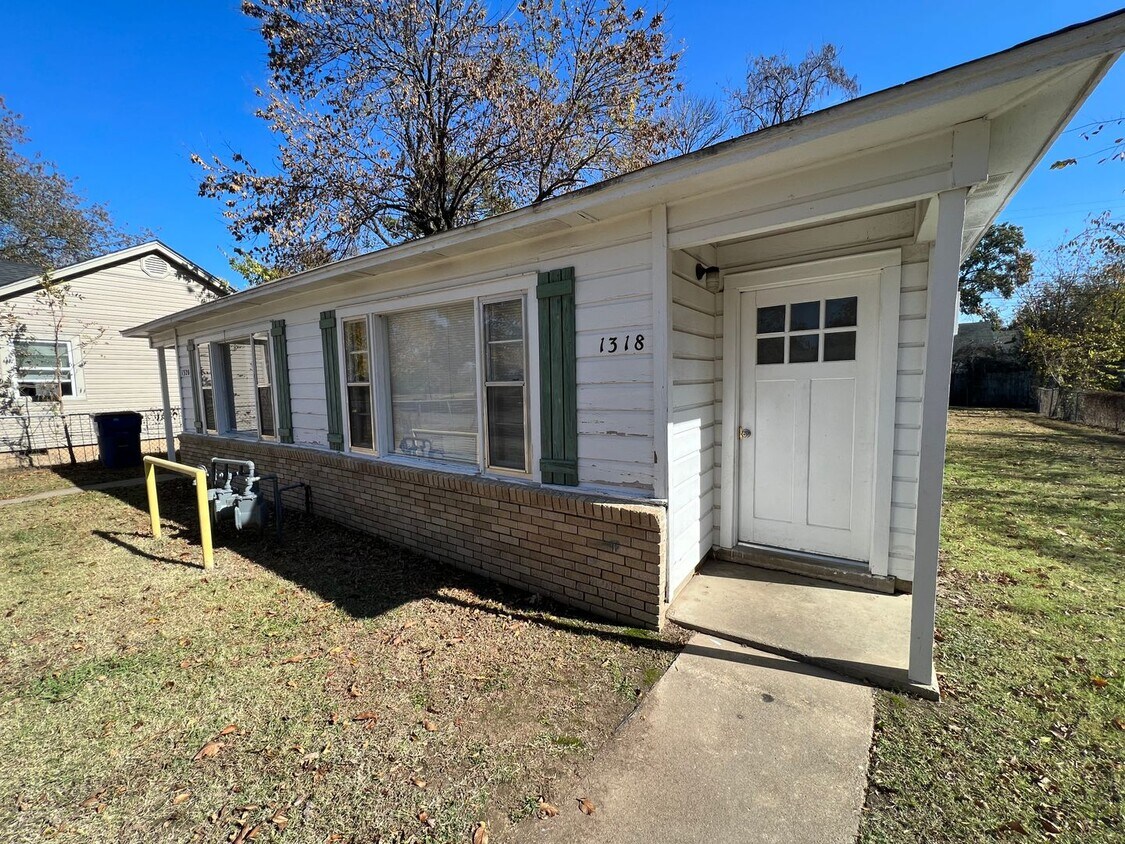 Primary Photo - 1318-1320 N 34th St