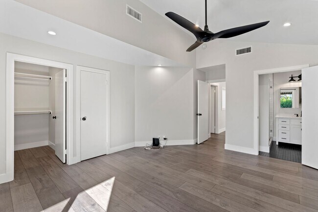 Building Photo - Single Story 3 Bedroom Home for Rent in Lo...