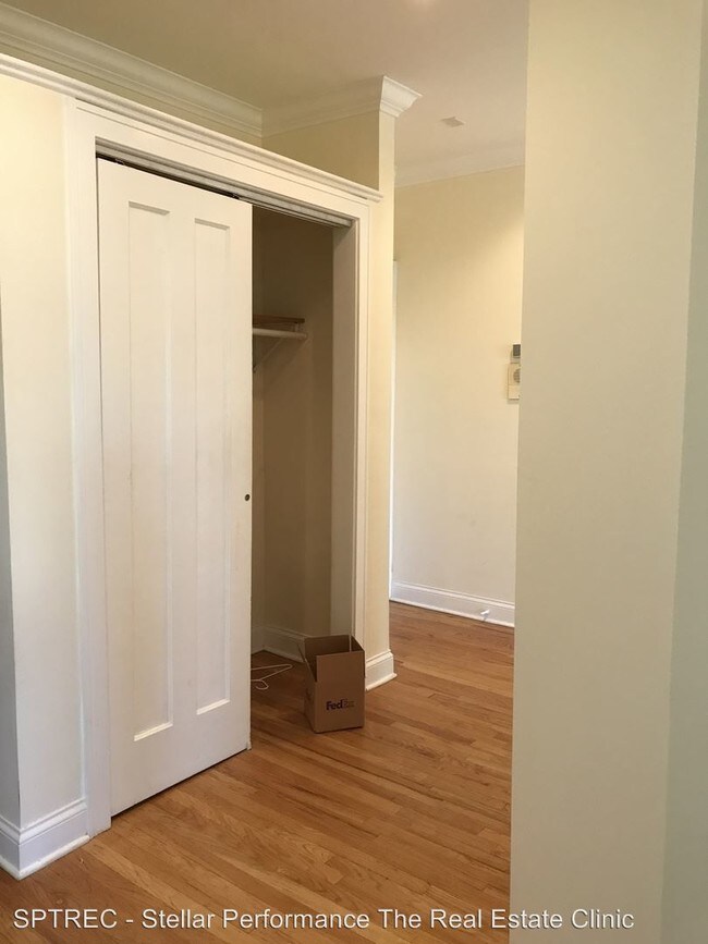 Building Photo - 112 S Maple Ave