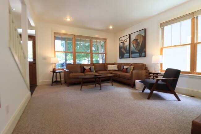 Foto del edificio - Fully Furnished home in Sisters Oregon