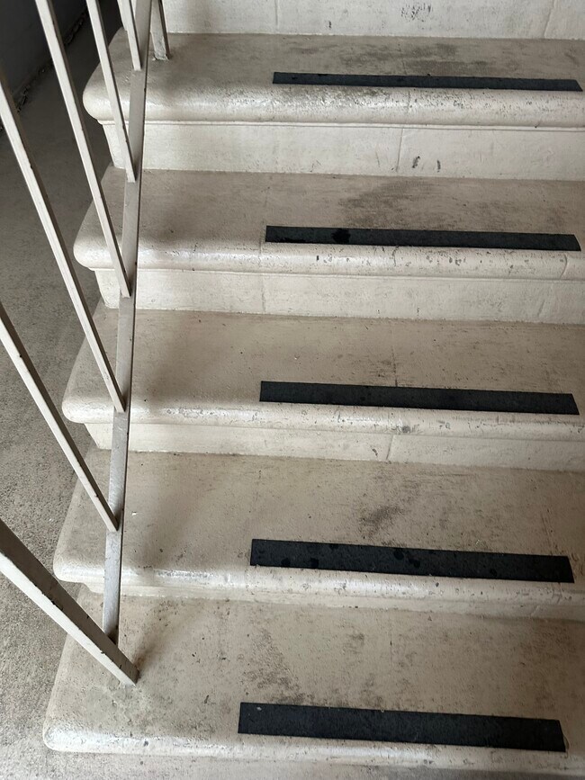 Foto del edificio - 340 N Palm Dr