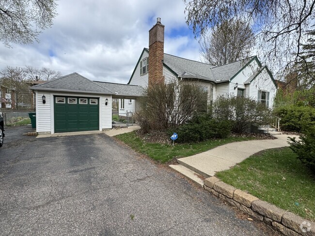 Building Photo - 6324 Pillsbury Ave S