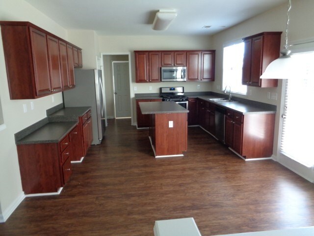 Building Photo - 2542 Young America Dr