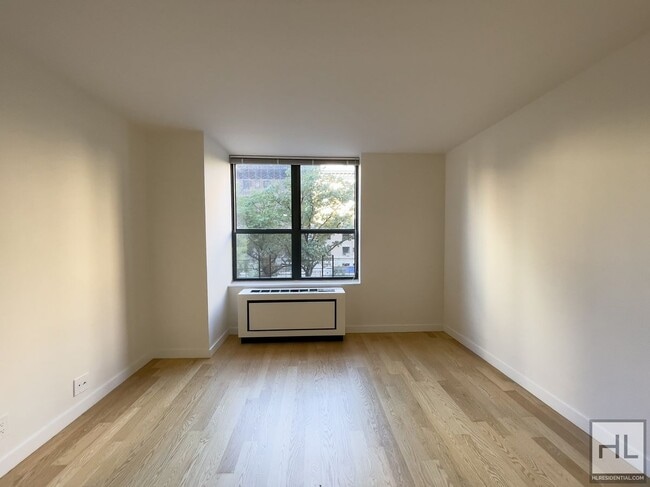 Building Photo - W 87th St