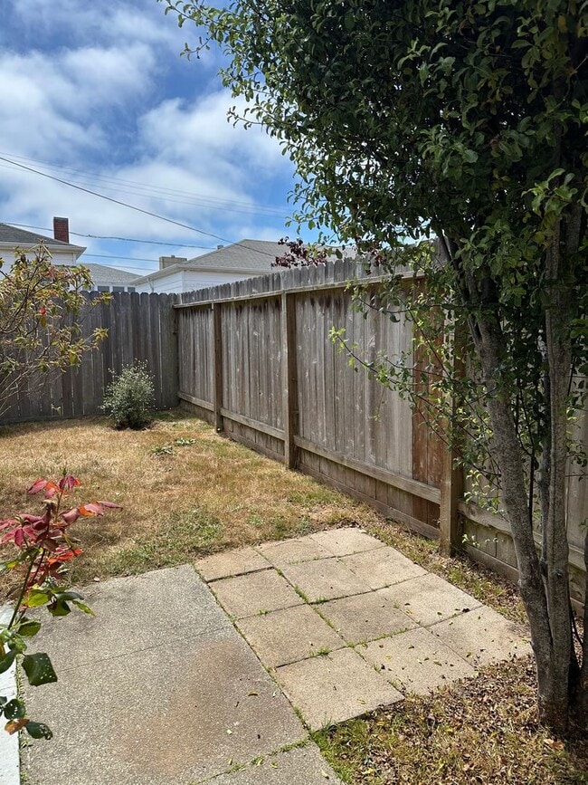 Building Photo - Charming 1 Bed, 1 Bath Cottage – Detached ...