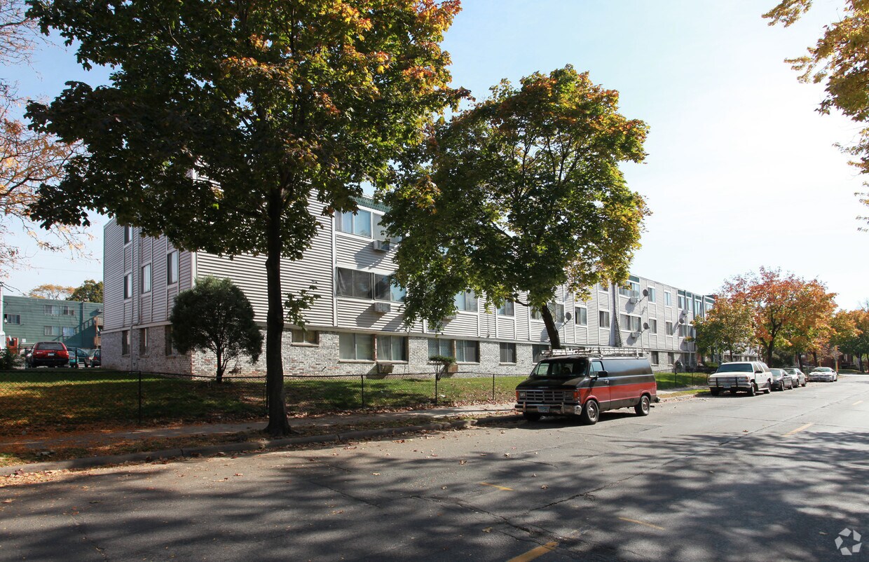 Eat Street Flats Apartments in Minneapolis, MN