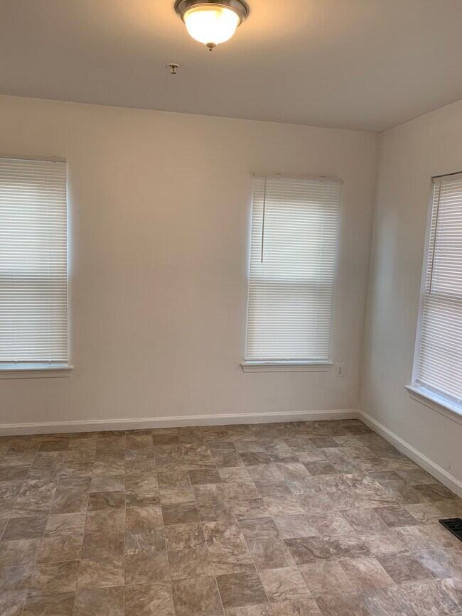Building Photo - 1106 N Parrish St