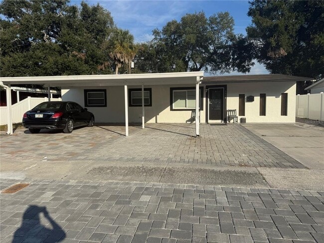 Building Photo - 5617 Gateway Dr