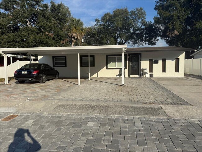 Foto del edificio - 5617 Gateway Dr