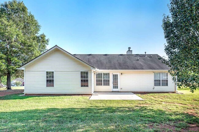 Building Photo - Charming 3BR / 2 Bath Ranch Home in Griffi...