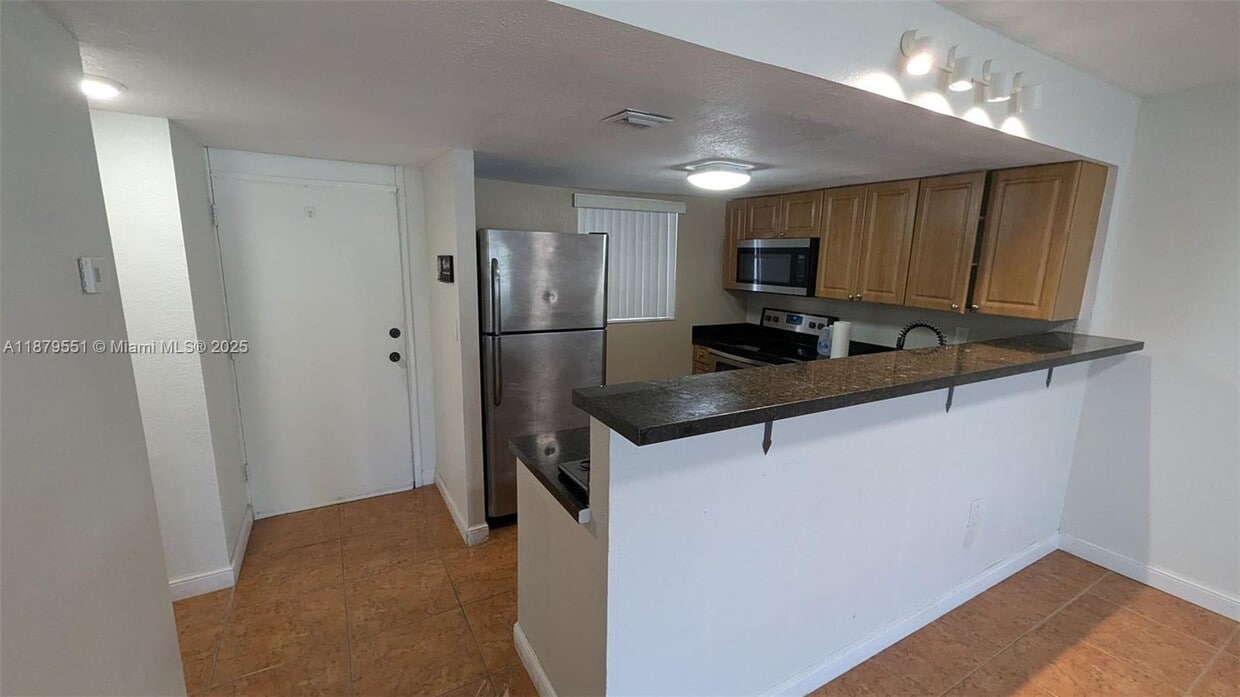 Foto principal - 15600 NW 7th Ave