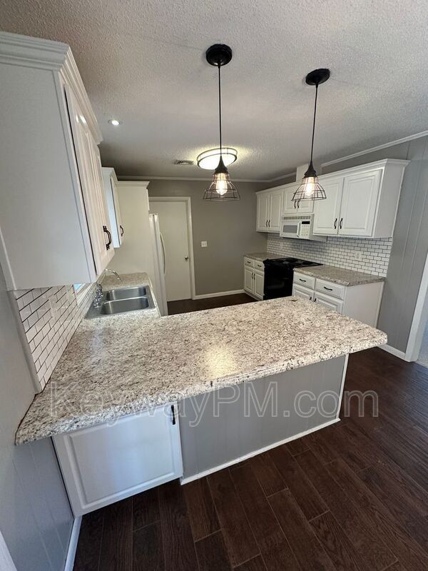 Foto del edificio - 2136 Pine Log Rd