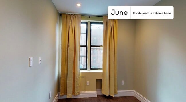 Foto del edificio - Private bedroom in 3 bed/2 bath Home