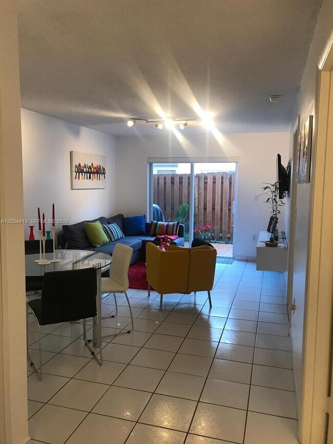 Foto del edificio - 10813 NW 3rd Ct