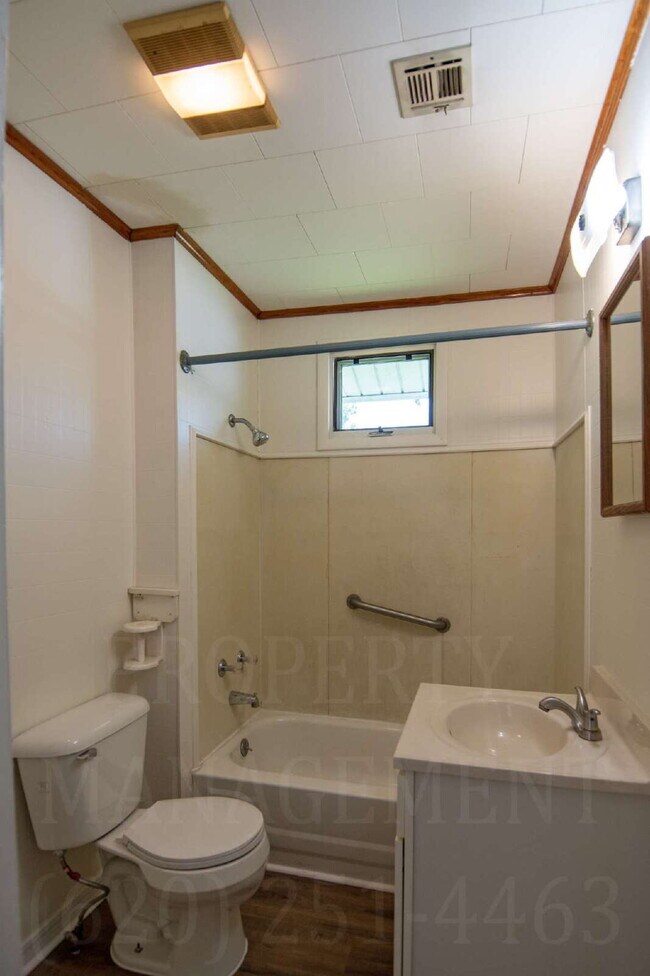 Building Photo - Cozy 2 Bed Home with Fireplace