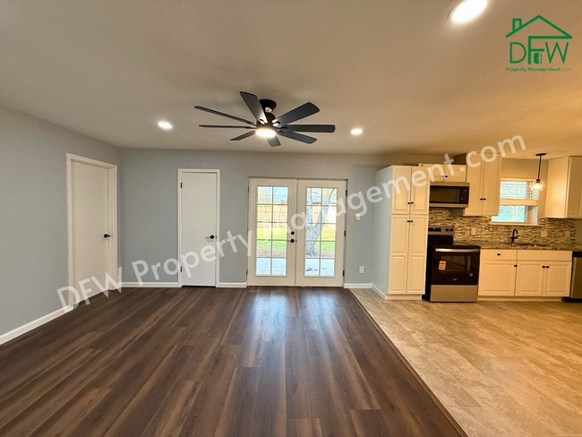 Building Photo - Beautifully Renovated 4-Bedroom Home with Large Backyard in Watauga!