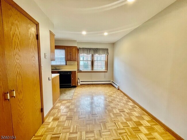 Foto del edificio - 165 Ridge Rd