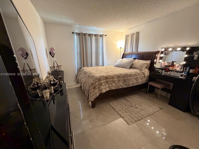 Foto del edificio - 9645 NW 1st Ct