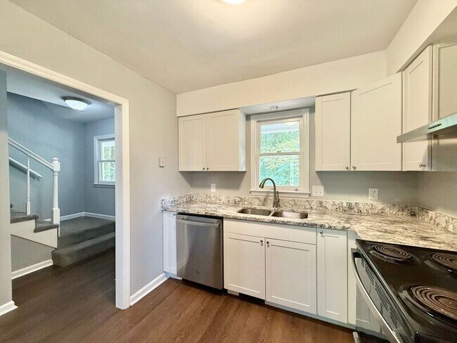 Foto del edificio - 5624 Thea Ln