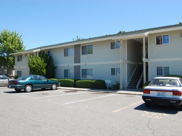 Primary Photo - Pinecrest Apartments