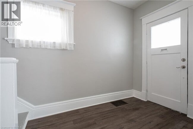 Building Photo - 24 Campbell St