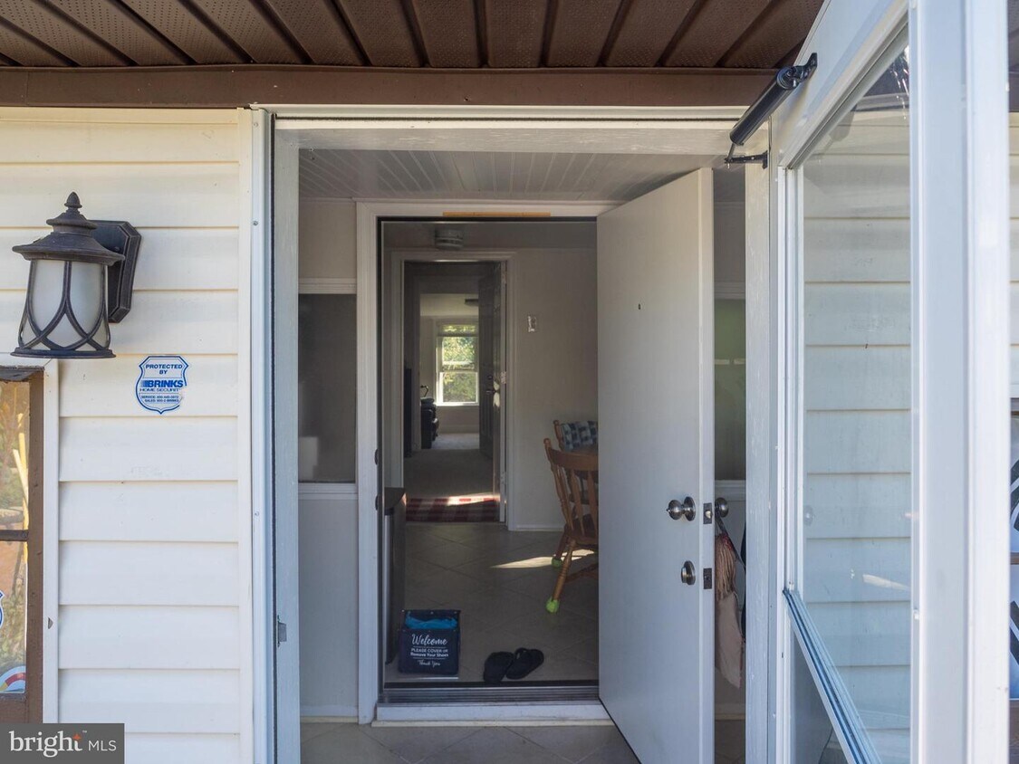 Foto principal - 8107 Maplewood Dr