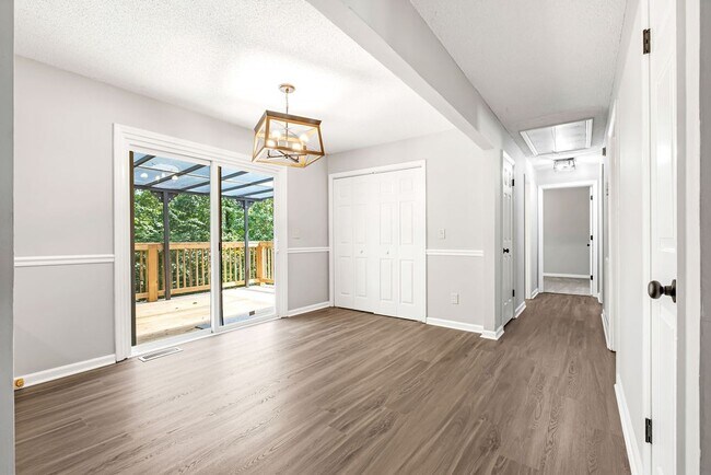 Foto del edificio - 1703 Winding Way Dr