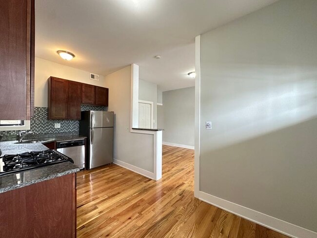 Building Photo - 352 Park Ave