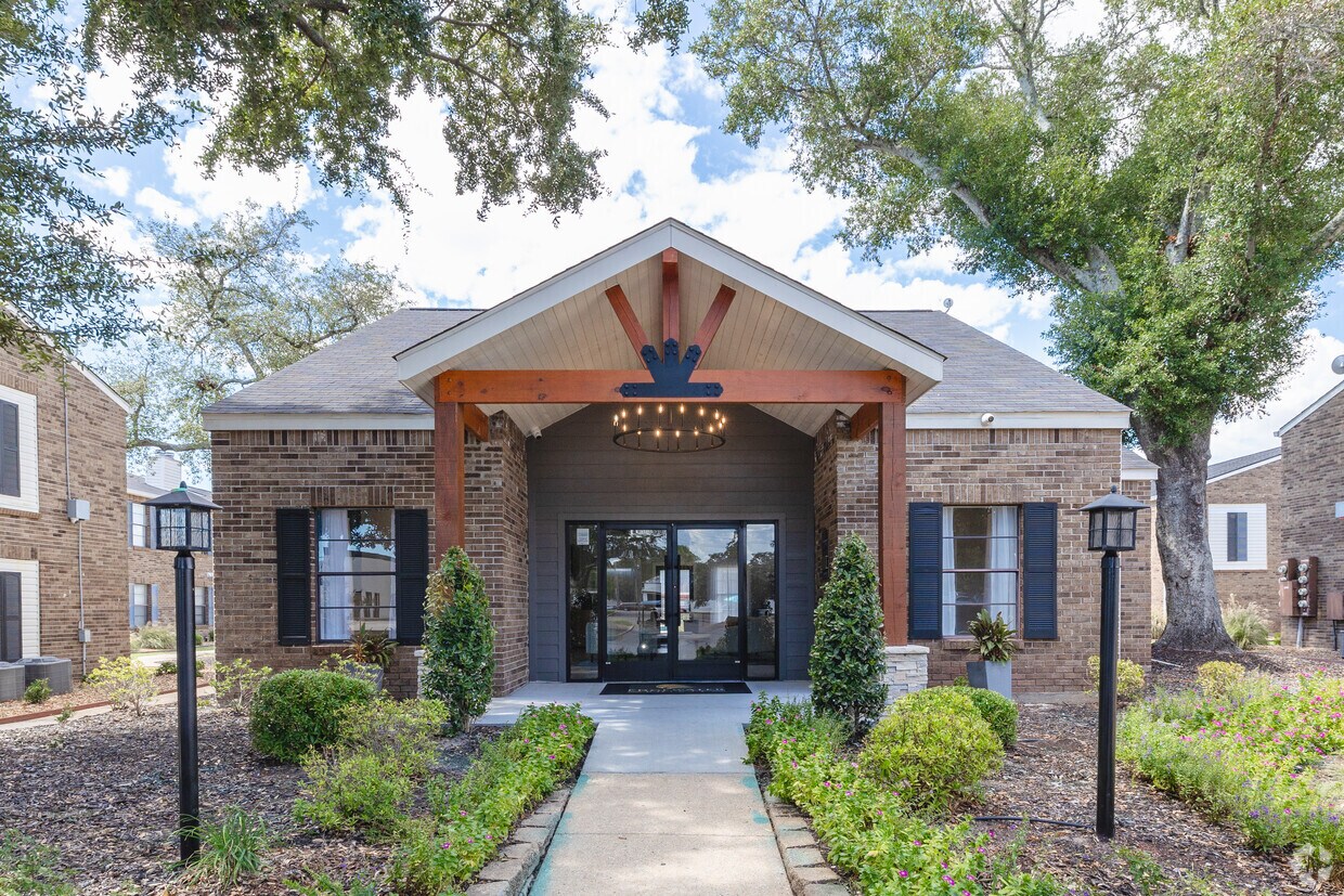 Foto principal - Edgewater Pointe