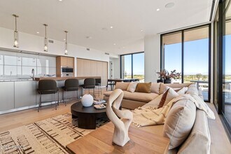 Building Photo - 5000 N Camelback Rdg Dr