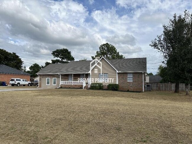 Foto del edificio - 135 Hazelwood Dr