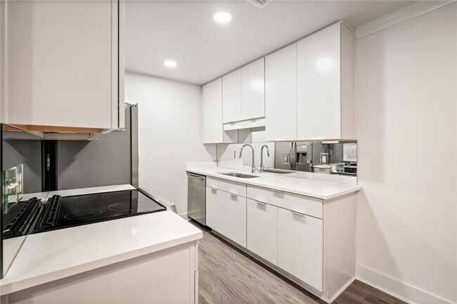 Building Photo - Brand New Condo Unit