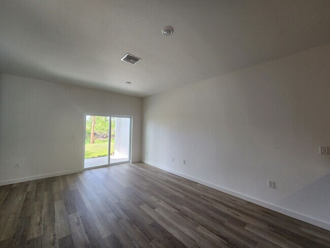 Building Photo - 737-739 Meadow Rd