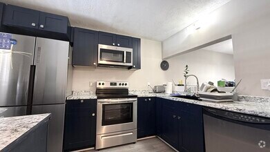 Building Photo - 2925 SW 22nd Ave