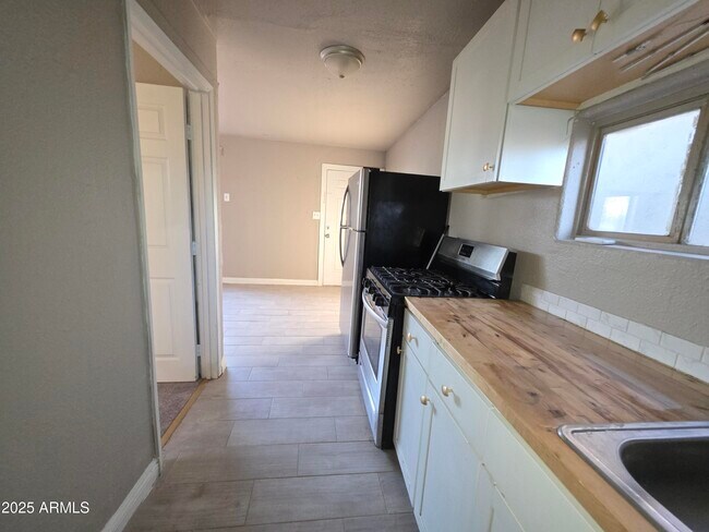 Foto del edificio - 2135 W Hadley St