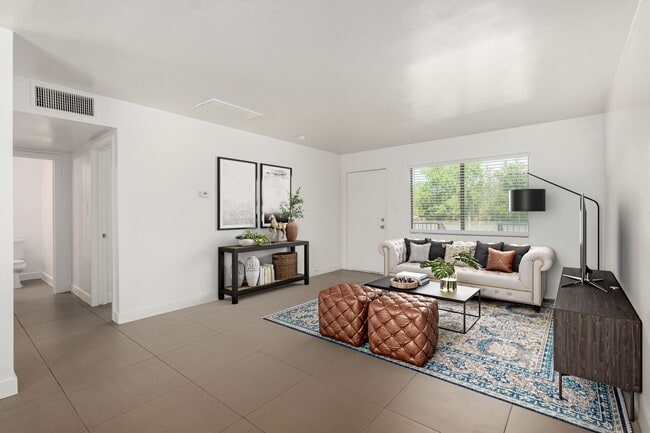 Foto del edificio - Upgraded One Bedroom, One Bathroom at 28 o...