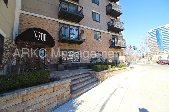 Building Photo - 4700 Roanoke Pky